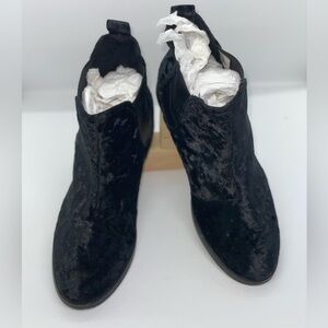 Women’s Size 7 Black Crushed Velvet TOMS Chelsea Boot